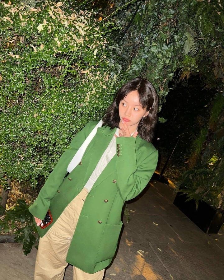 Những mẫu áo khoác mỏng nhẹ cho dịp giao mùa-6