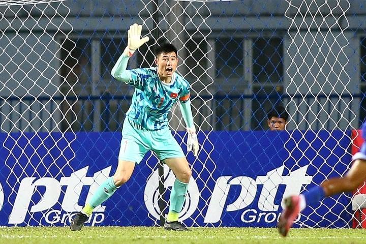 Quan Văn Chuẩn mất tự tin, khó giữ vị trí ở Olympic Việt Nam?-1