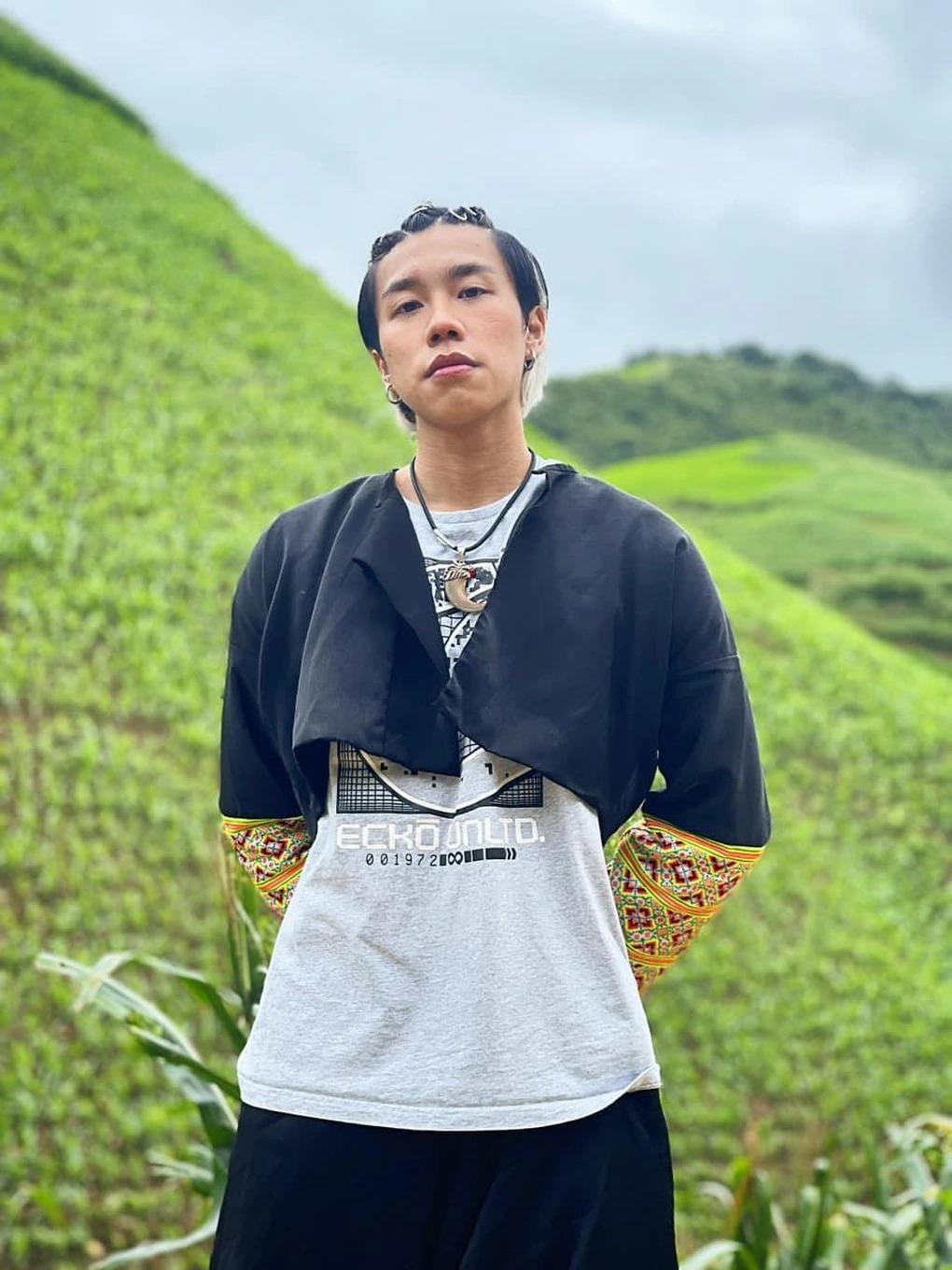 Con trai Vân Dung: Trên phim làm con đại gia phố núi, ngoài đời gu thời trang chất lừ-2
