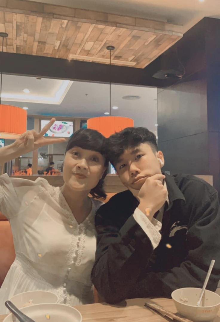 Con trai Vân Dung: Trên phim làm con đại gia phố núi, ngoài đời gu thời trang chất lừ-4