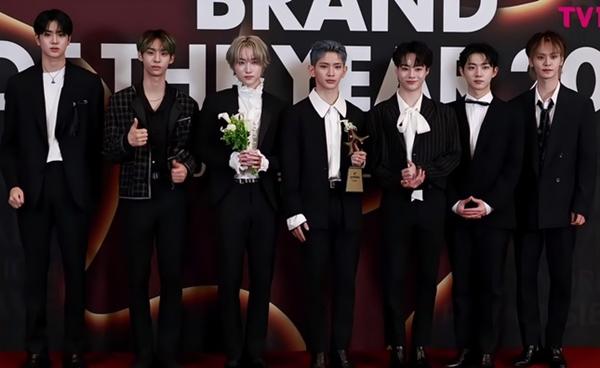 Ca sĩ 25 tuổi người Yên Bái náo loạn truyền thông Hàn Quốc-2