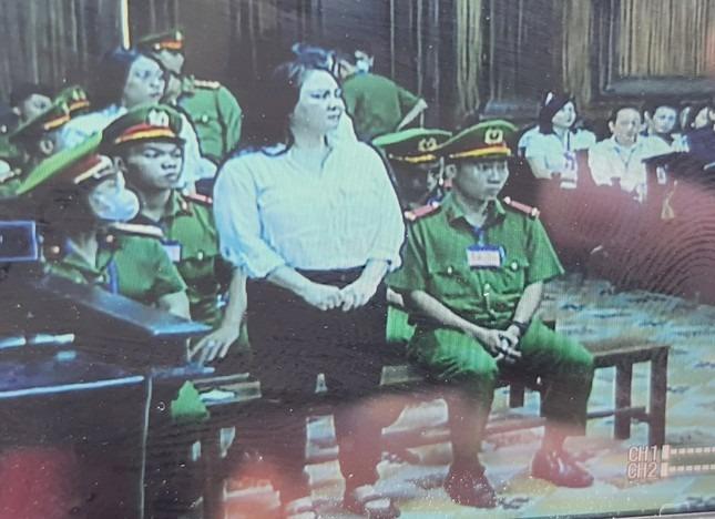 Hình ảnh bị cáo Nguyễn Phương Hằng tại phiên tòa-1