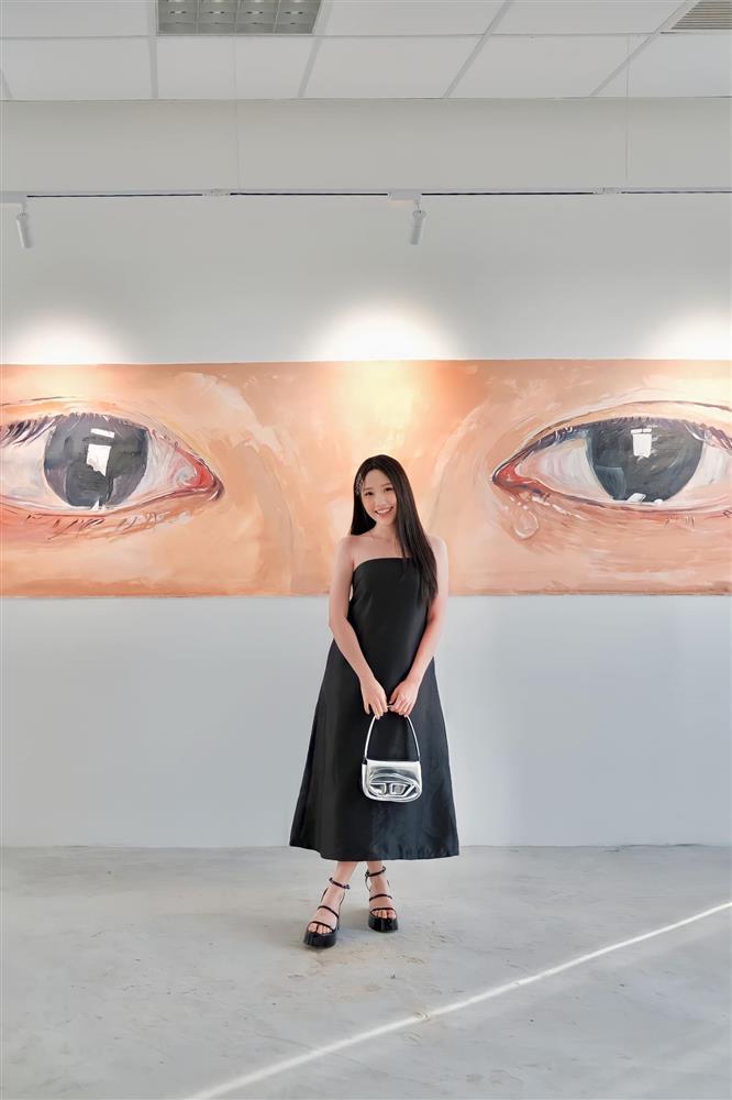 Sau khi giảm 12kg, em gái Trấn Thành chăm mặc khoe eo mix túi hiệu lên tay-3