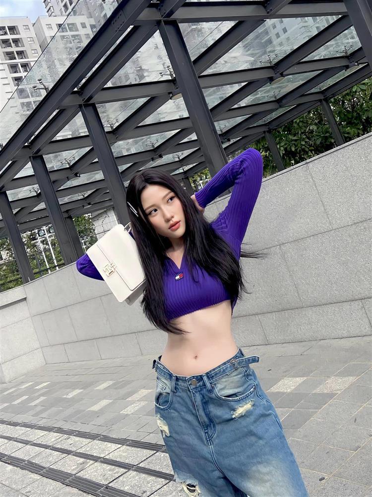 Sau khi giảm 12kg, em gái Trấn Thành chăm mặc khoe eo mix túi hiệu lên tay-4