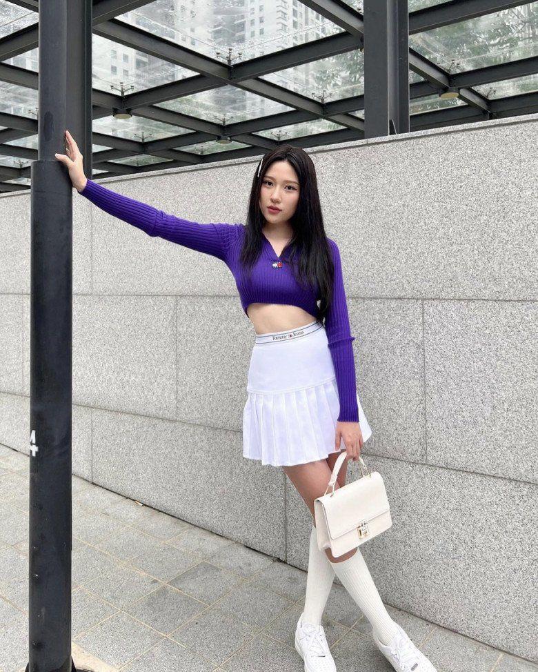 Sau khi giảm 12kg, em gái Trấn Thành chăm mặc khoe eo mix túi hiệu lên tay-8