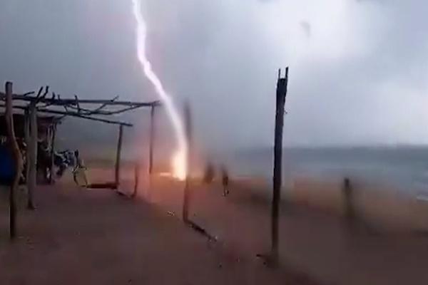 Bãi biển lạ cứ 7 đến 10 năm mới xuất hiện một lần, khách nào may mới gặp-3