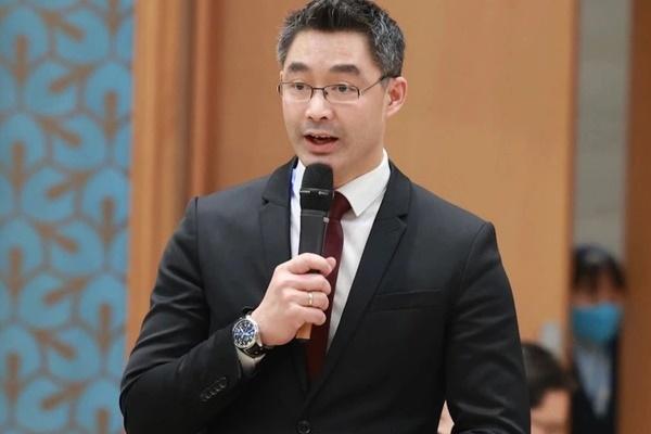 Những đứa bé mồ côi tự hào khoe với bạn: Bố tớ là công an-12