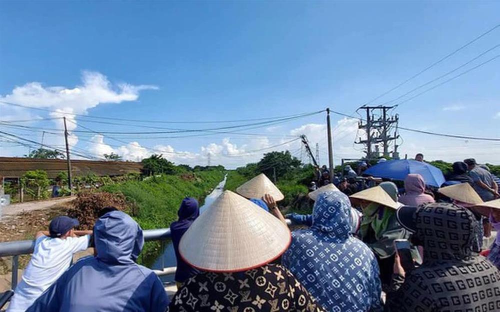 Rộ tin nghi phạm bắt cóc bé 2 tuổi ở Hà Nội nhảy cầu tự tử, công an nói gì?-1