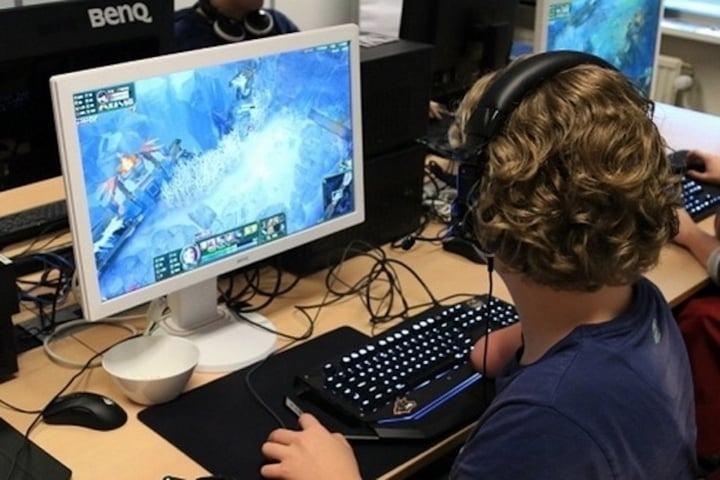 Nghiện game, tiến sĩ lương nghìn USD mất trắng sự nghiệp, nhập viện tâm thần-1