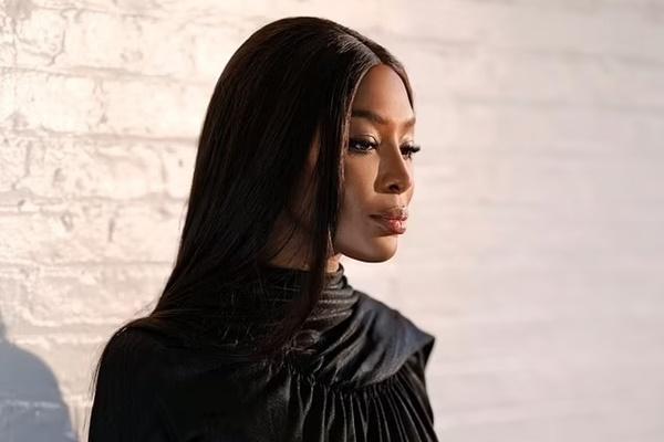 Siêu mẫu huyền thoại ngã đúng 1 lần mà khiến cả thế giới xôn xao, 20 năm sau có màn phục thù đầy thuyết phục-7