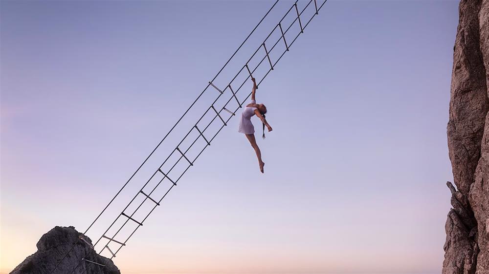 Trượt khỏi nấc thang lên thiên đường, du khách rơi từ độ cao 91m tử nạn-2