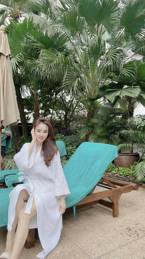 Nhan sắc Vy Oanh tại phiên tòa xét xử bà Nguyễn Phương Hằng khác xa trên Facebook ra sao?-5