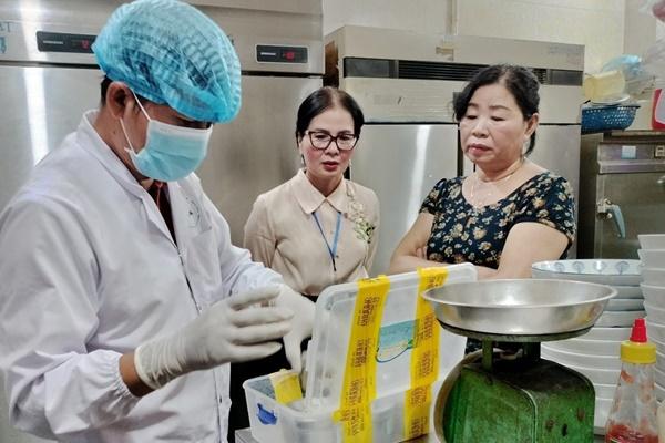 Hơn 310 người bị ngộ độc bánh mì Phượng, 273 ca nhập viện-2