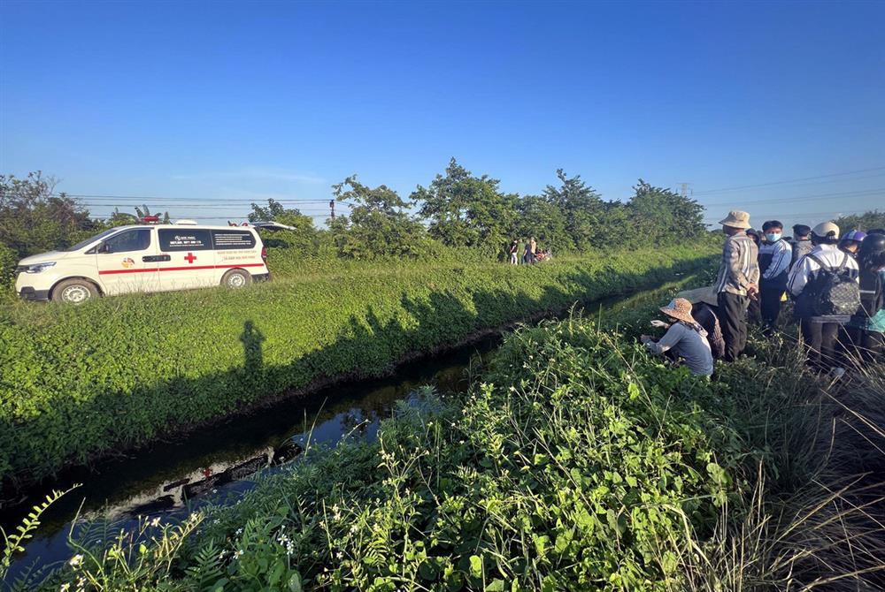 Bố mẹ bé 2 tuổi bị bắt cóc ở Hà Nội không hiểu vì sao nghi phạm lại hại con-1