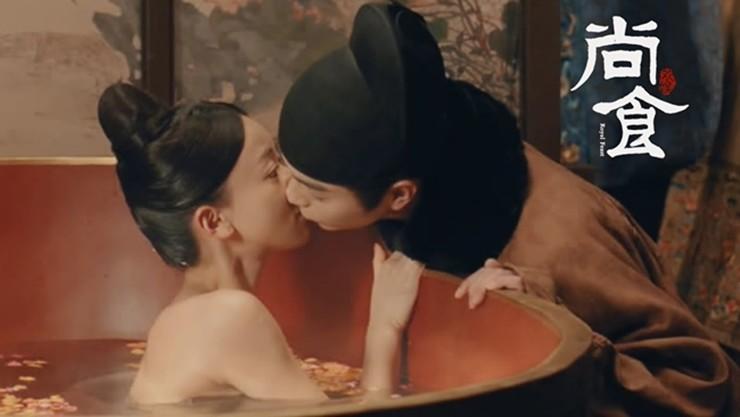 Hậu trường cảnh tắm lúc nửa đêm gây tranh cãi-8