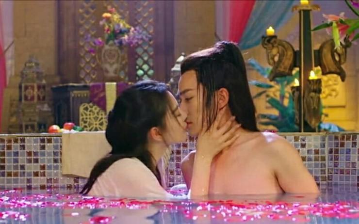 Hậu trường cảnh tắm lúc nửa đêm gây tranh cãi-10