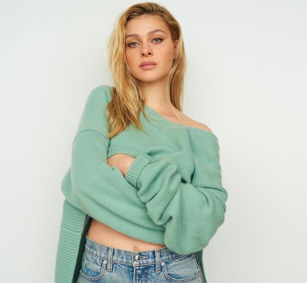 Con dâu nhà Beckham xuất thân giàu có, sở hữu thân hình nóng bỏng-1