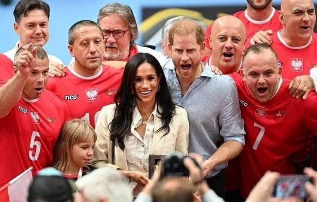 Đằng sau chiếc vòng tay Harry đeo suốt 20 năm-3