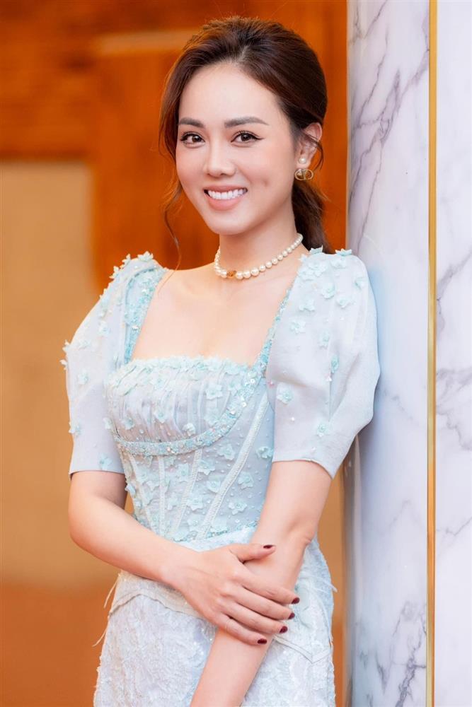 Vợ NSND Công Lý nói gì về tin đồn khó khăn quá phải thanh lý hàng hiệu?-3