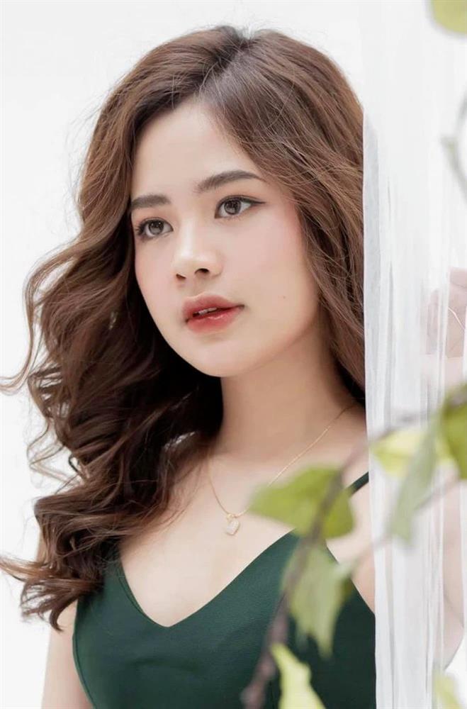 Nhan sắc đời thường của nữ cá mập sinh năm 1994 trong Shark Tank mùa 6-9