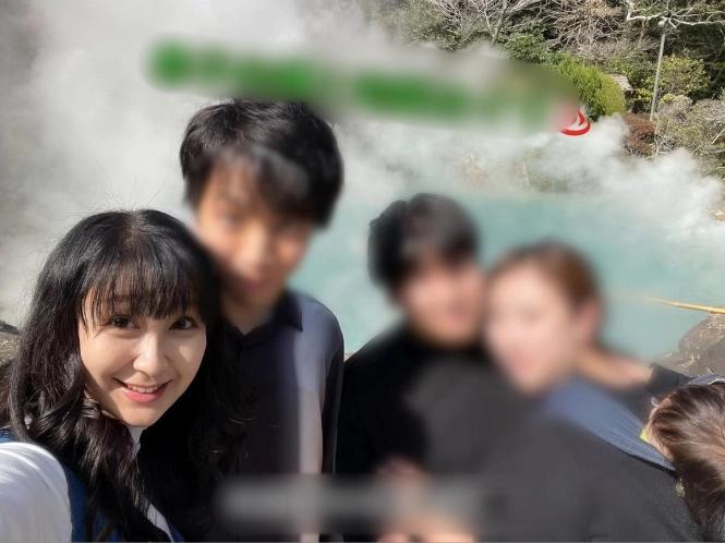 Bà cô U70 được trai trẻ kém 32 tuổi theo đuổi, biết lý do dân tình gật gù tán thành-4