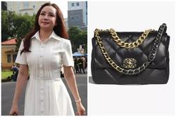 Ca sĩ Vy Oanh đeo vòng tay hàng hiệu, túi Chanel 176 triệu đồng