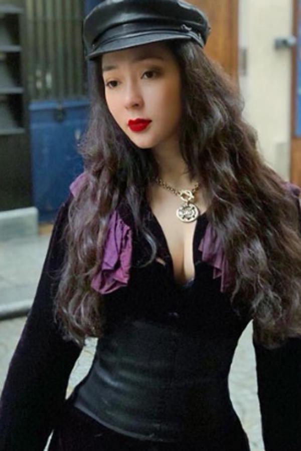 Hoa hậu Nguyễn Thị Huyền: Gương mặt từ khuôn trăng đầy đặn đến vline gây sửng sốt-2