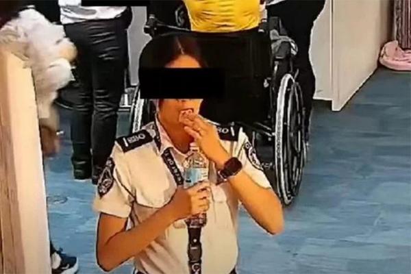 Chiếm chỗ người khác trên tàu, cô gái thẳng tay tát cảnh sát và cái kết đắng-2