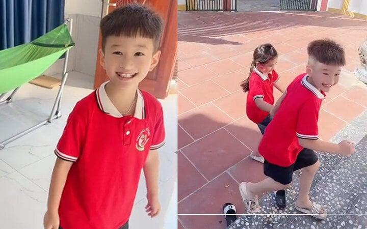 Clip mẹ khoe con trai tiểu học ga lăng khi tiếp bạn gái tại nhà gây sốt mạng-1