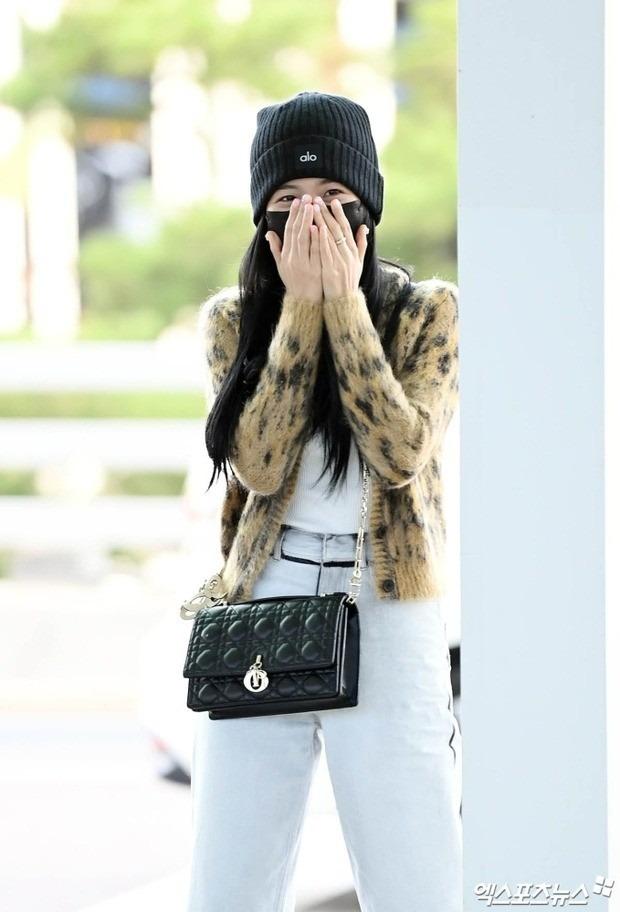 Jisoo trùm kín mặt sau tin rời BlackPink-1