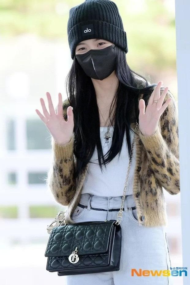 Jisoo trùm kín mặt sau tin rời BlackPink-3