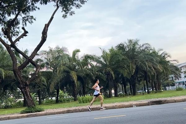 Vua cá Koi Thắng Ngô chăm chỉ tập gym độ body sau chia tay Hà Thanh Xuân-4