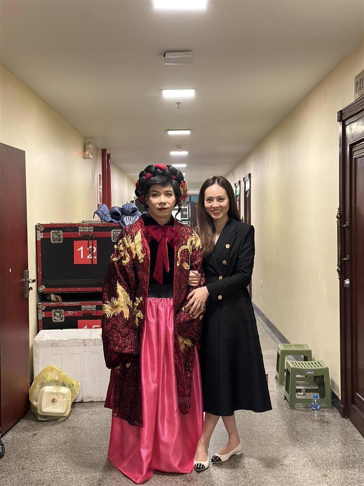 Bà xã Công Lý ăn mặc chỉn chu dù khó khăn đến mức thanh lý hàng hiệu-2