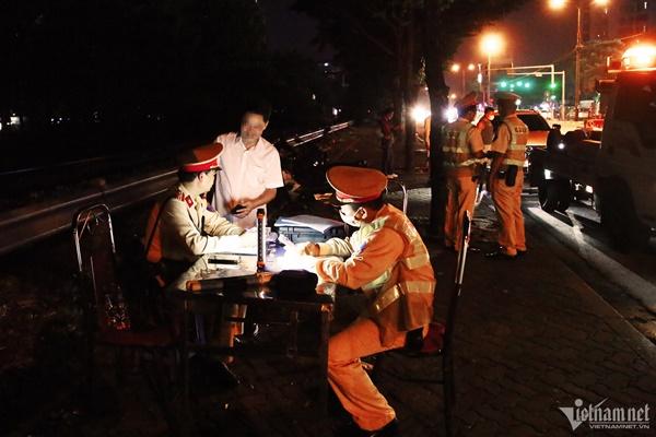 Clip tài xế ô tô cấp cứu Bệnh viện Quảng Nam thừa nhận uống bia trước khi lái xe-3