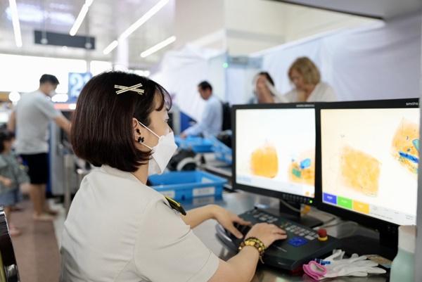 Nhân viên bốc xếp móc trộm đồ tại sân bay bị phát hiện như thế nào?-2