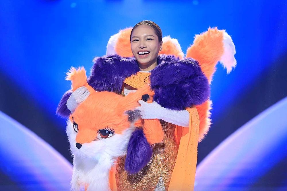 Ca sĩ mặt nạ: Cáo Tiểu Thư lộ diện là con nuôi nhạc sĩ Phương Uyên-2