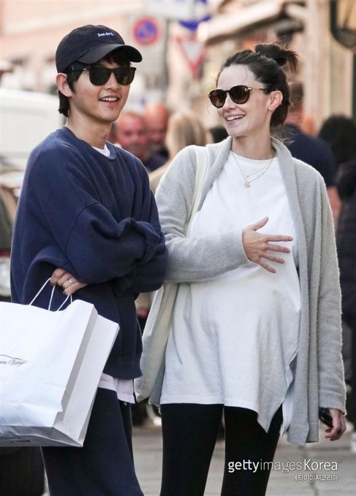 Song Joong Ki bảnh bao trở về Hàn Quốc, hạnh phúc khi nhắc đến vợ con-4