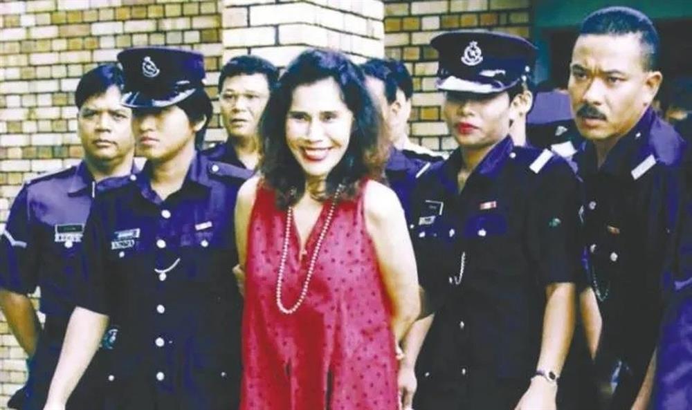 Ca sĩ nổi tiếng rẽ hướng thành phù thủy giết người-1