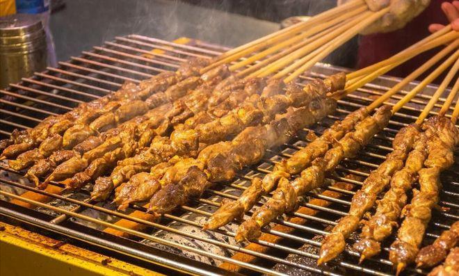 Thạc sĩ thất nghiệp, bán thịt xiên thu nhập 83 triệu/tháng-1