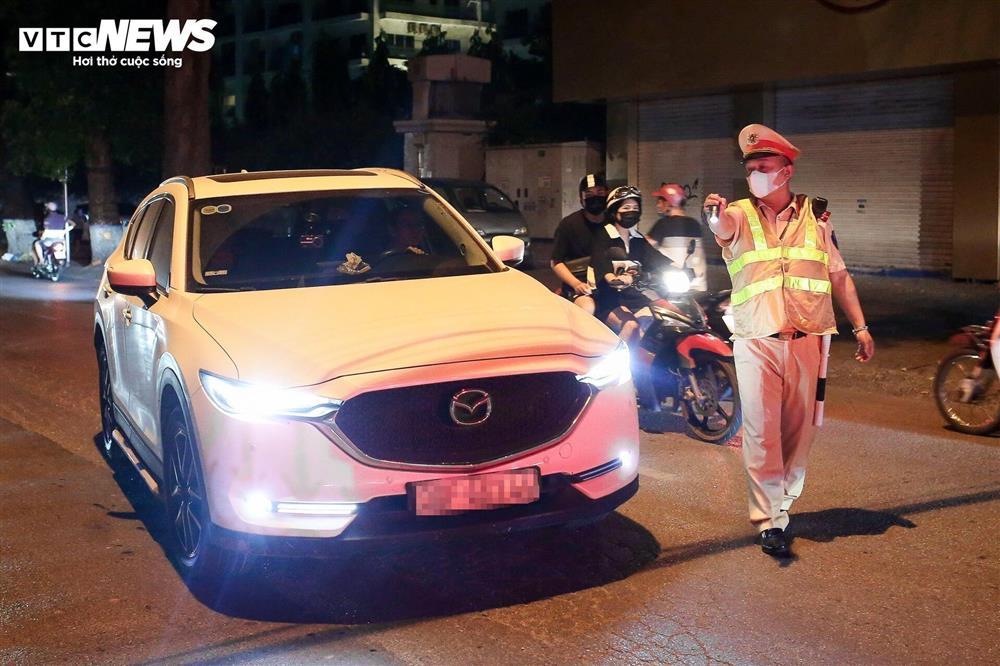 Tài xế không chịu đo nồng độ cồn vì được bạn khuyên Đừng thổi, không xin được-14