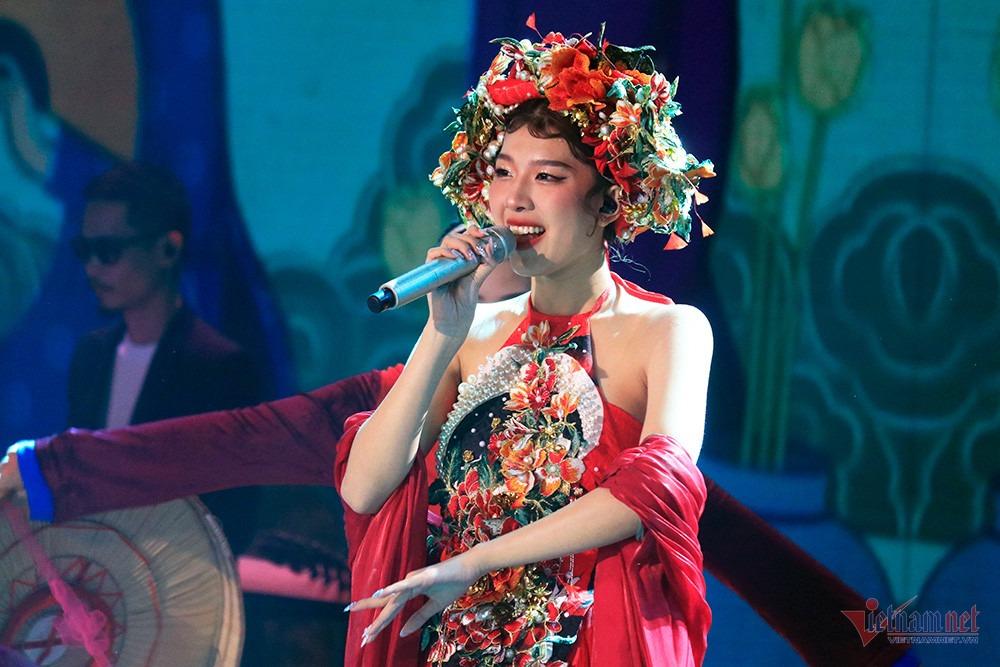 Phản ứng của Mỹ Tâm khi được thí sinh hỏi ‘bao giờ lấy chồng’-2