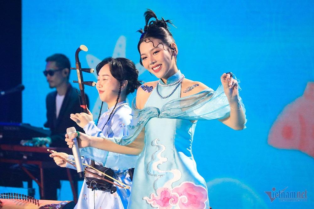 Phản ứng của Mỹ Tâm khi được thí sinh hỏi ‘bao giờ lấy chồng’-7