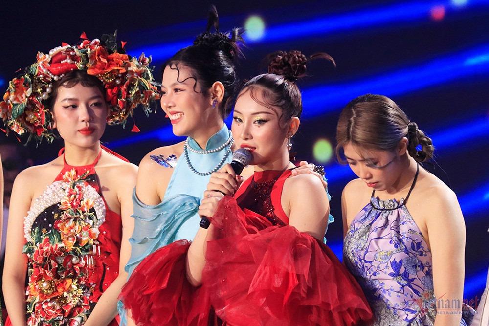 Phản ứng của Mỹ Tâm khi được thí sinh hỏi ‘bao giờ lấy chồng’-13