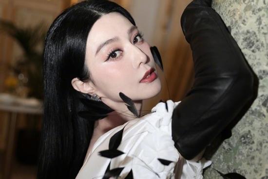 Phạm Băng Băng né được ống kính tử thần