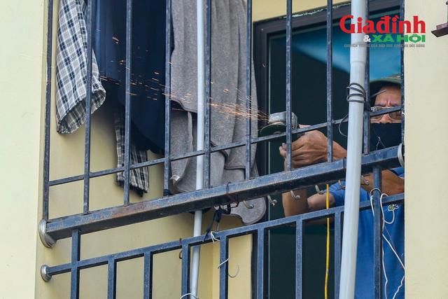 Chủ nhà trọ, chung cư mini ở Hà Nội đồng loạt thuê thợ cắt mở chuồng cọp, mở lối thoát hiểm thứ 2-2