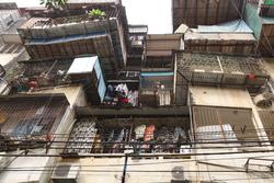 Chủ nhà trọ, chung cư mini ở Hà Nội đồng loạt thuê thợ cắt mở 'chuồng cọp', mở lối thoát hiểm thứ 2