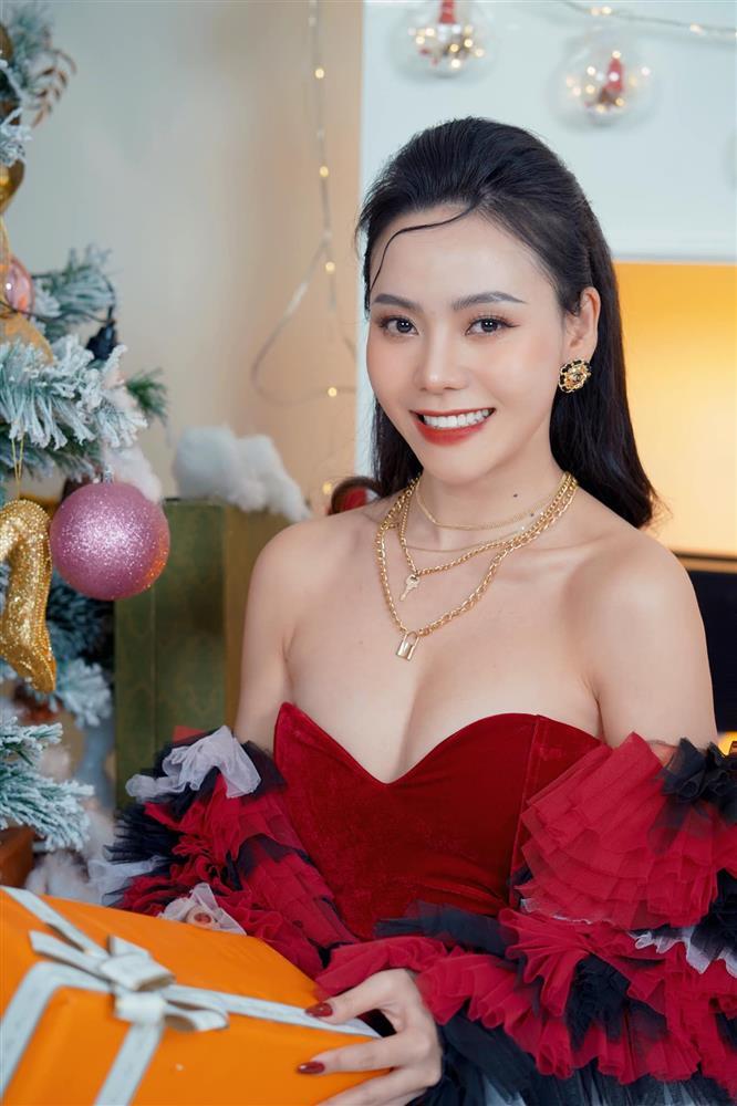 Đời thực của Huyền Trang Biệt Dược Đen, từng đóng cảnh nóng với Việt Anh-8