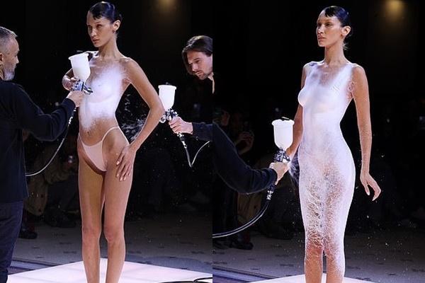 Đằng sau cảnh người mẫu khỏa thân được phủ sơn trên sân khấu-2