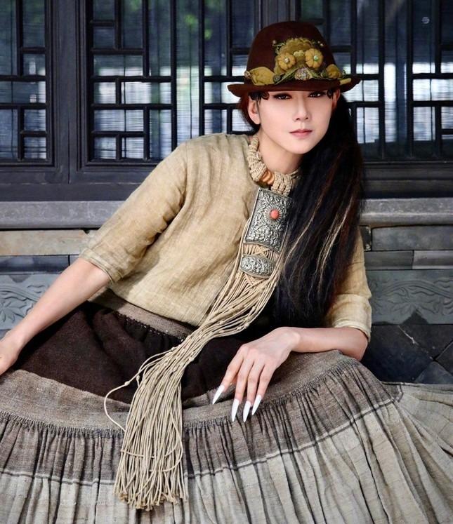 Dương Lệ Bình bị yêu cầu cấm biểu diễn vì quá dung tục-3