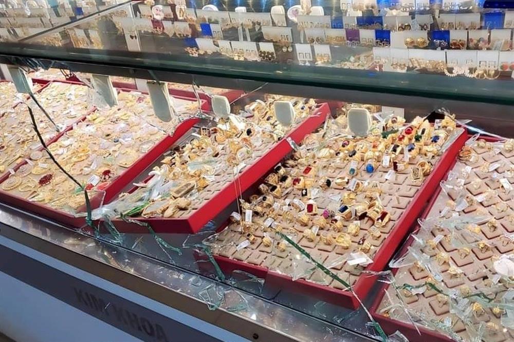 Vụ cướp tiệm vàng ở Khánh Hòa: 2 đối tượng có 3 súng, khả năng đội tóc giả-2